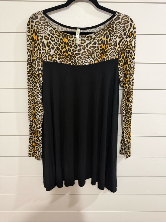 Emerald Tops - Emerald Leopard Yoke Long-Sleeve top - Black & Gold